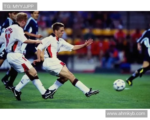 将足球明星的传奇故事化作动人旋律谱写成歌的创作之旅