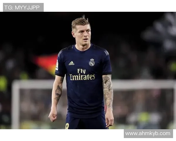 足球明星短笛高清图片展示引领球迷热潮尽享足球魅力与激情